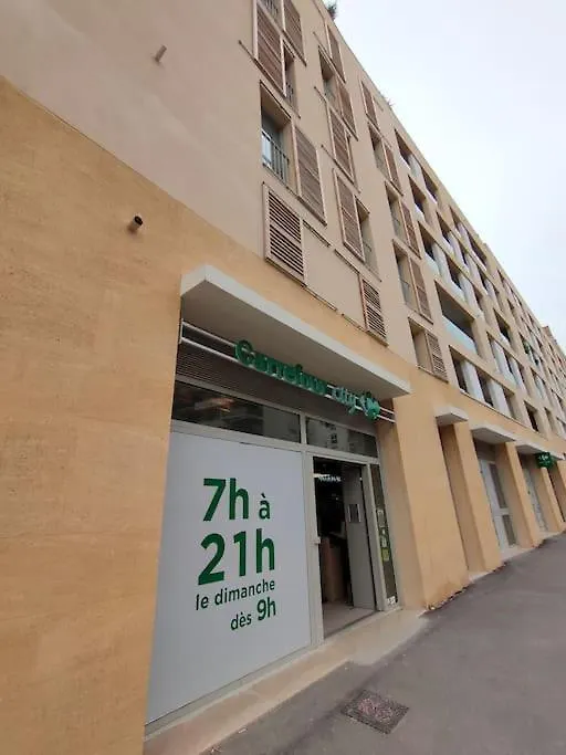 Le Fonction, Meuble 4 Etoiles, Avec Parking Boxe Daire Aix-en-Provence