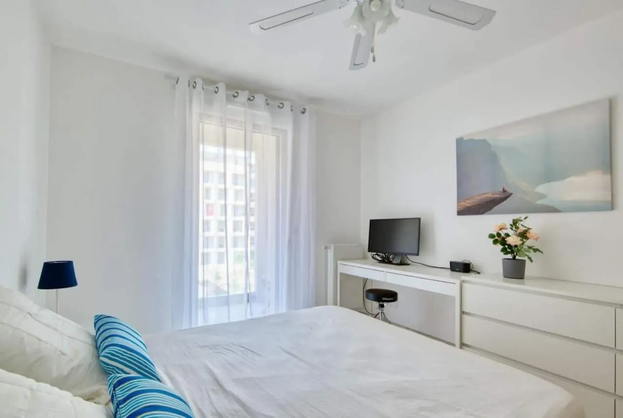 Le Fonction, Meuble 4 Etoiles, Avec Parking Boxe Daire Aix-en-Provence